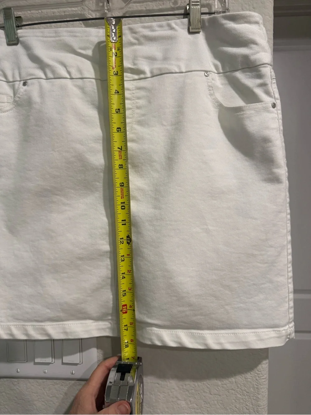 White Mini Skirt - Classic Pull-On Style - size L - Picture 4 of 11